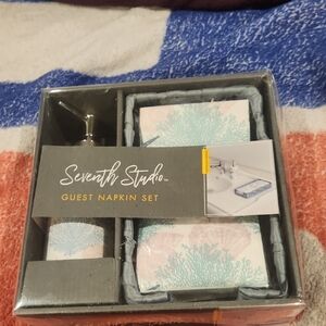 Seventh Studio Guest Napkin Set